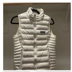 Patagonia Woman’s White Puffy Vest Size XS